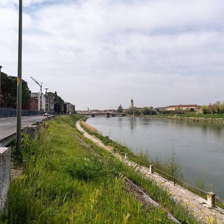 Charme In City Center Verona Bagian luar foto