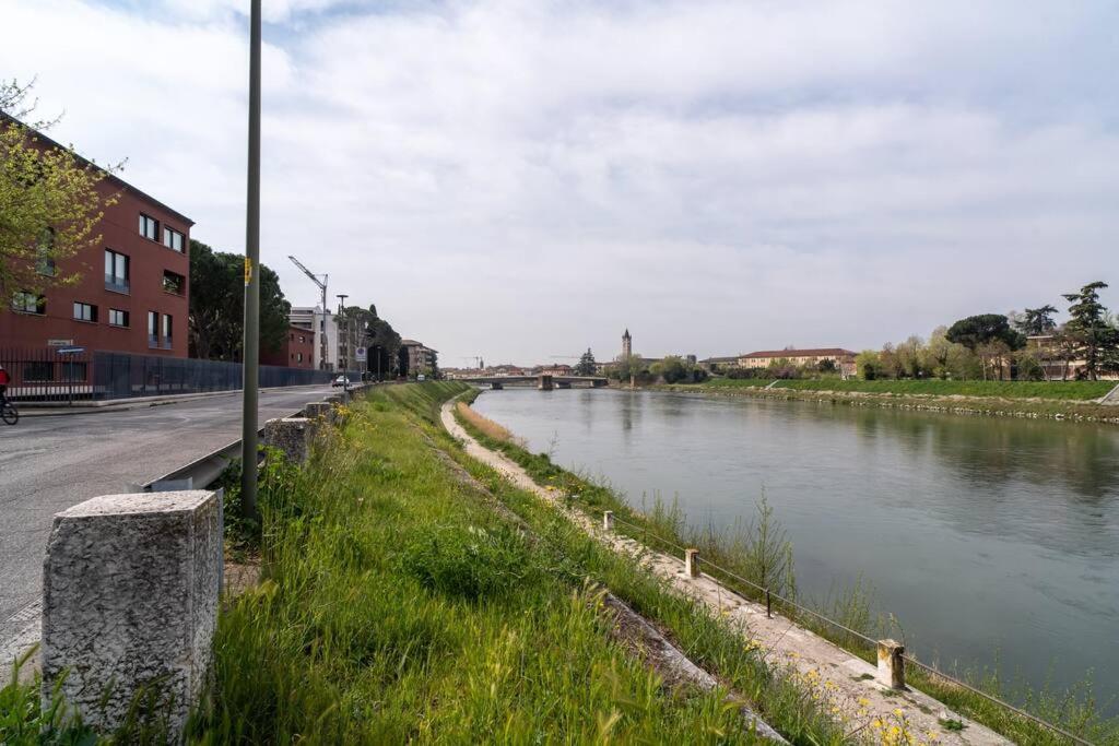 Charme In City Center Verona Bagian luar foto